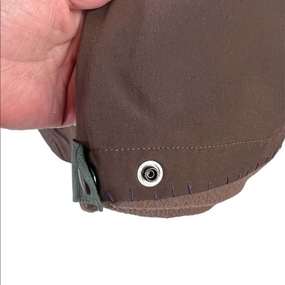 Cloudveil hiking pants with 3 front pockets, 1 back. - Picture 6 of 7